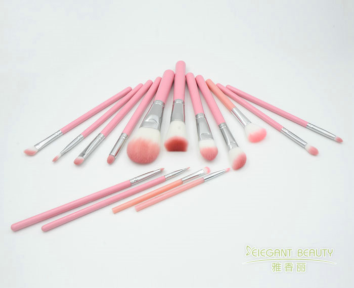 手机看片网站工廠刷柄組裝線如何控製刷毛與套管間隙？