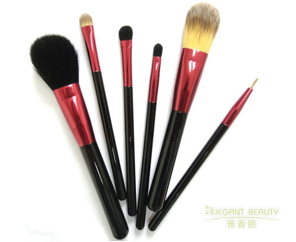 手机看片网站套裝中的腮紅刷尺寸如何適配不同臉型？